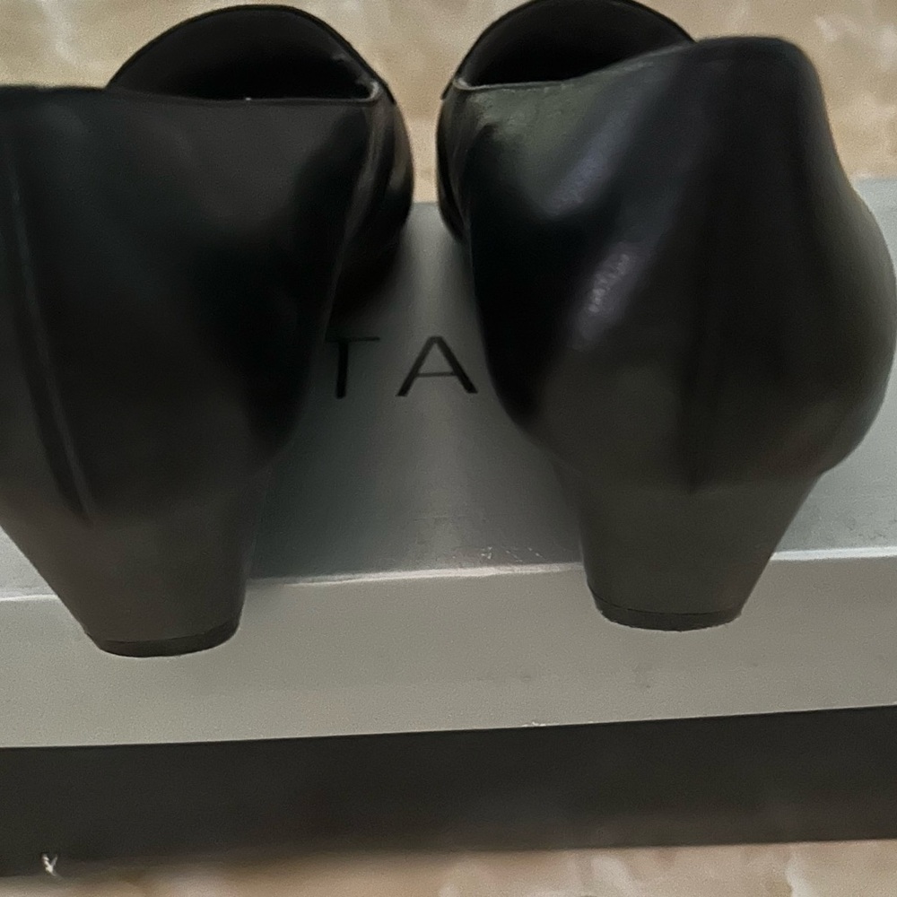 AEROSOLES Lovely Wedge Pumps - Picture 3 of 6